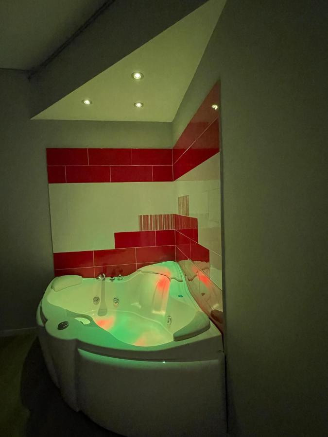Vomero Suite And Deluxe Room B&B Napoli Екстер'єр фото