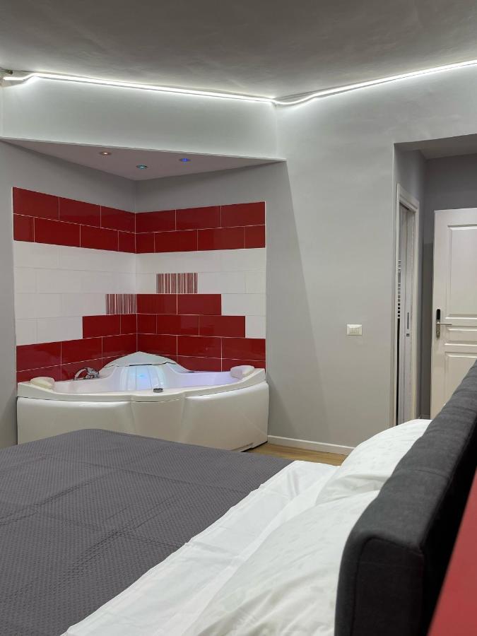 Vomero Suite And Deluxe Room B&B Napoli Екстер'єр фото