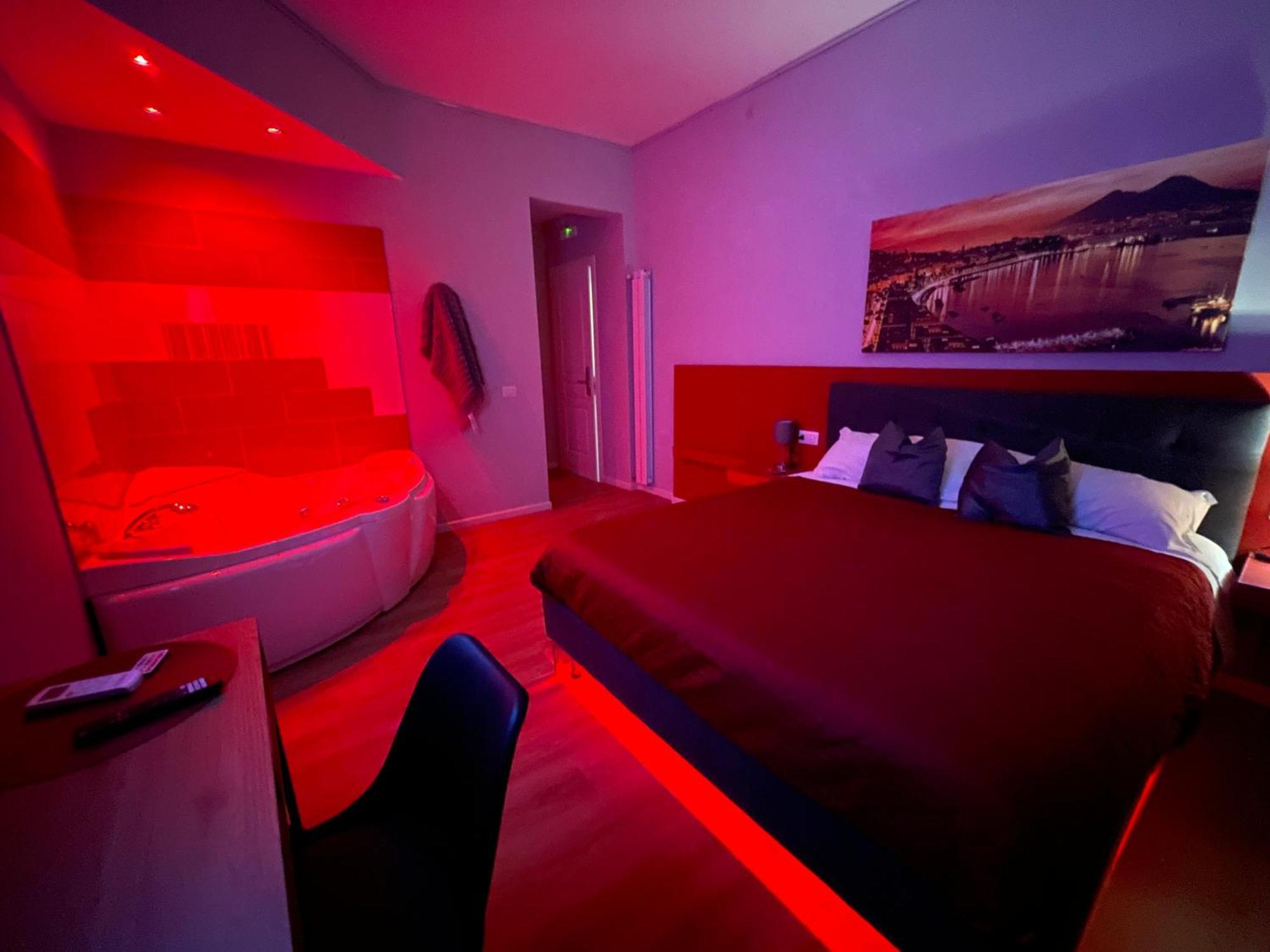 Vomero Suite And Deluxe Room B&B Napoli Екстер'єр фото