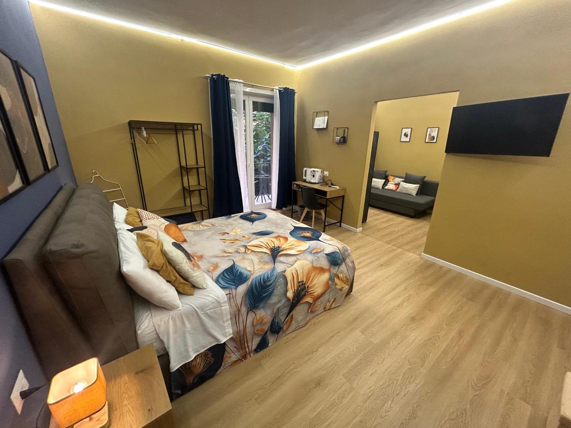 Vomero Suite And Deluxe Room B&B Napoli Екстер'єр фото